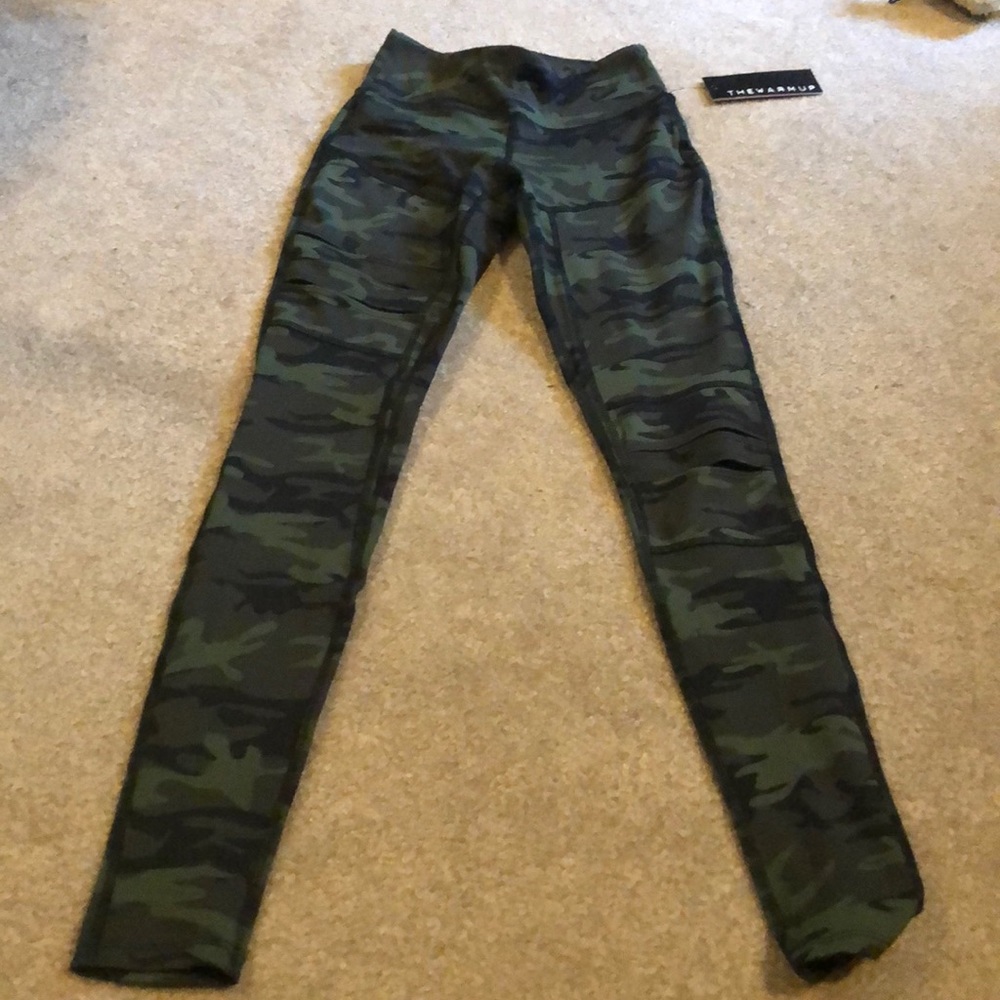 Jessica Simpson “The warmup” camo leggings